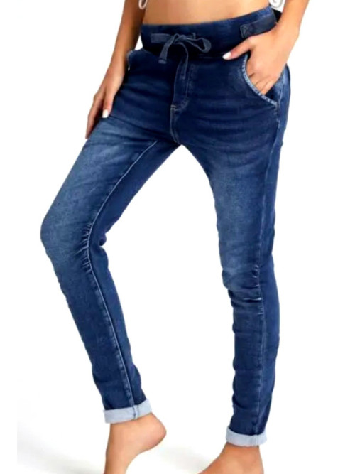 Jean's slim souple avec bord côte élastique et lien à la taille. Jean's slim souple avec bord côte élastique et lien à la taille.