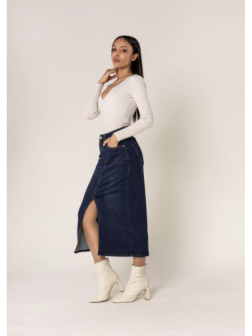 Jupe droite longue en jean stretch avec fente sur le devant Jupe droite longue en jean stretch avec fente sur le devant