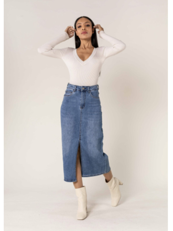 Jupe droite longue en jean stretch avec fente sur le devant