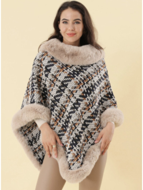 Poncho en tweed écossais avec col et bas en fourrure végane Poncho en tweed écossais avec col et bas en fourrure végane