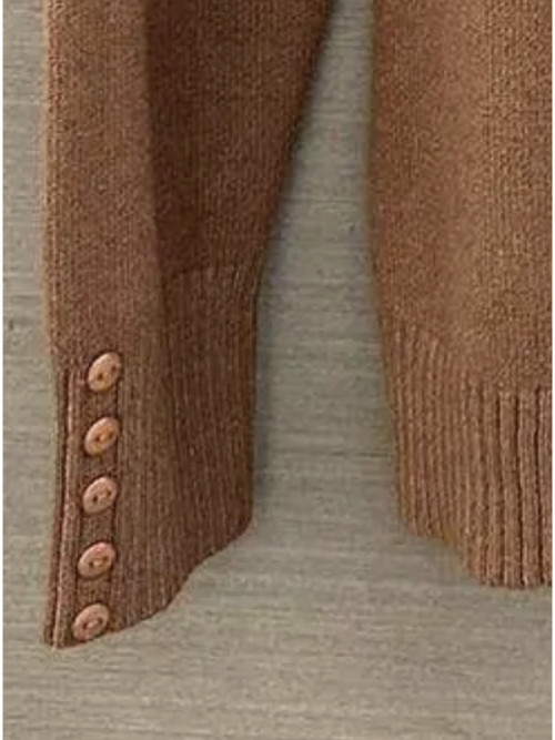 Pull col roulé manches longues avec petits boutons Pull col roulé manches longues avec petits boutons