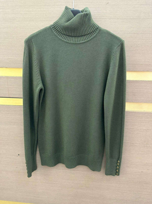 Pull col roulé manches longues avec petits boutons Pull col roulé manches longues avec petits boutons