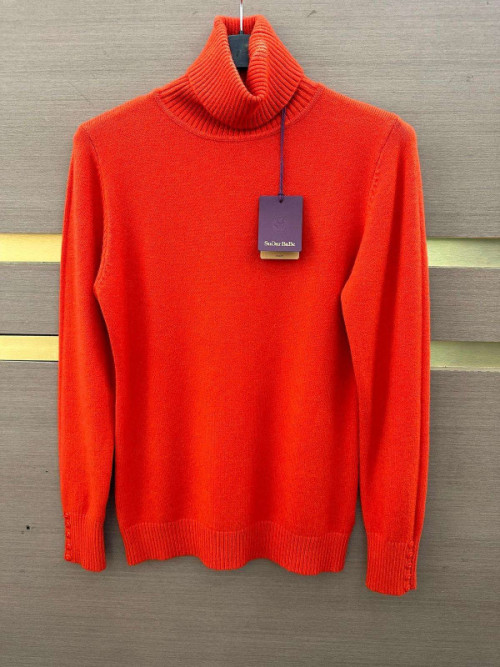 Pull col roulé manches longues avec petits boutons Pull col roulé manches longues avec petits boutons