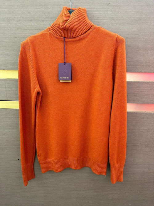 Pull col roulé manches longues avec petits boutons Pull col roulé manches longues avec petits boutons