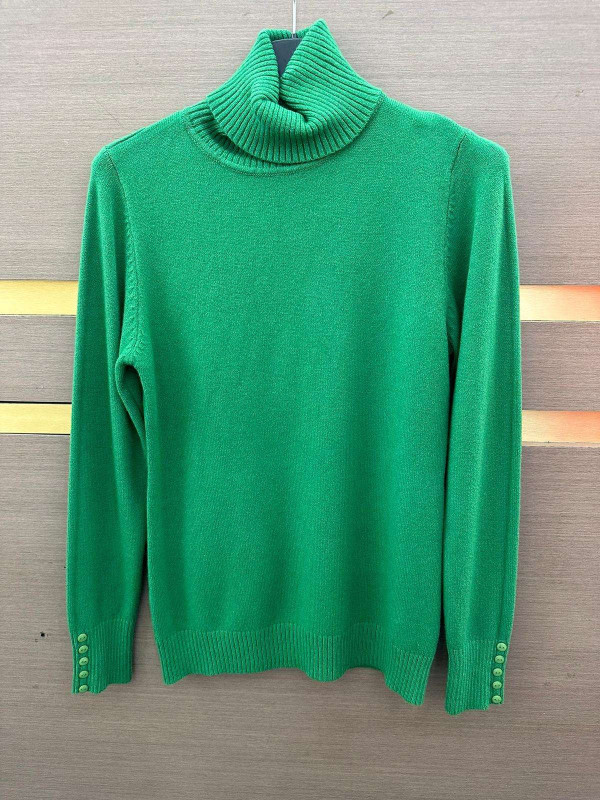Pull col roulé manches longues avec petits boutons