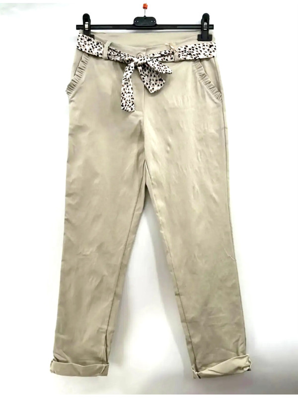 Pantalon slim stretch et bord poches avec un petit volant