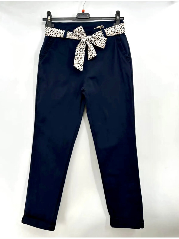 Pantalon slim stretch et bord poches avec un petit volant