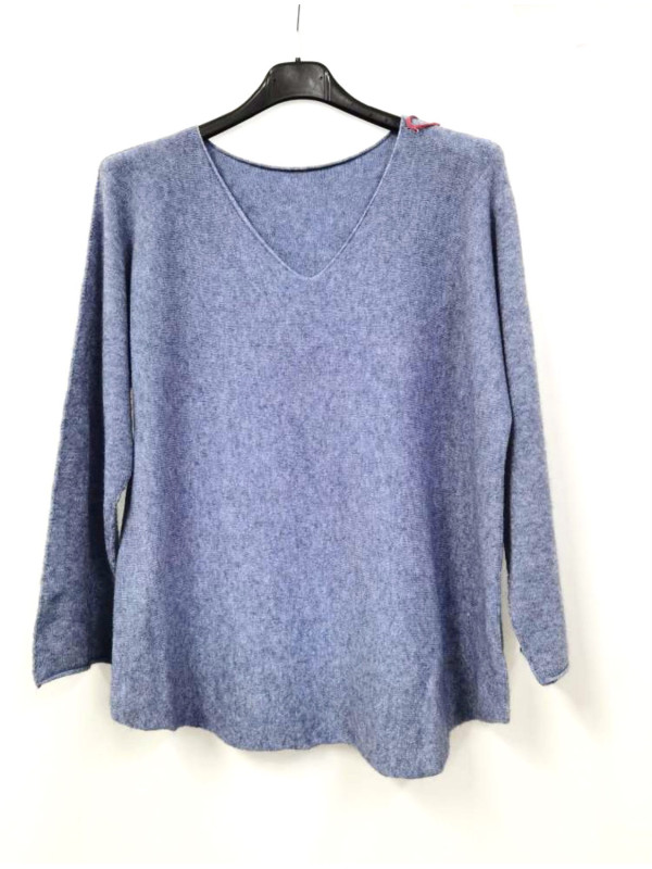 Pull fin col V coupe droite sans laine.