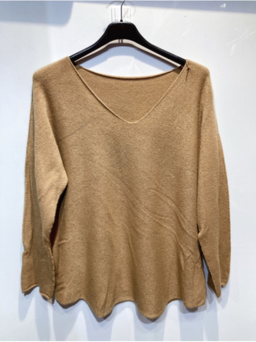 Pull fin col V coupe droite sans laine.