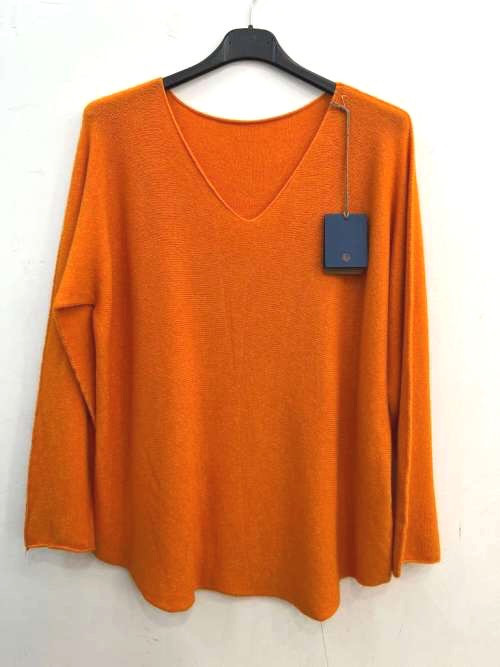 Pull fin col V coupe droite sans laine.