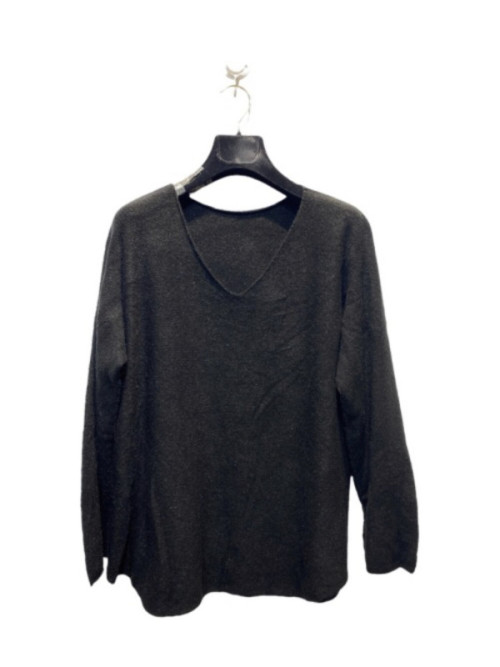 Pull fin col V coupe droite sans laine. Pull fin col V coupe droite sans laine.