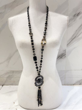 Collier perles et ovale...