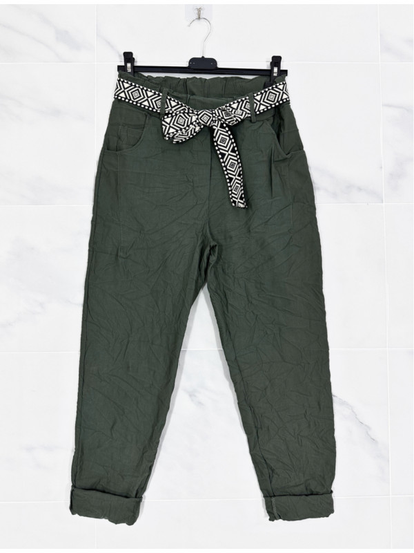 Pantalon stretch froissé avec ceinture