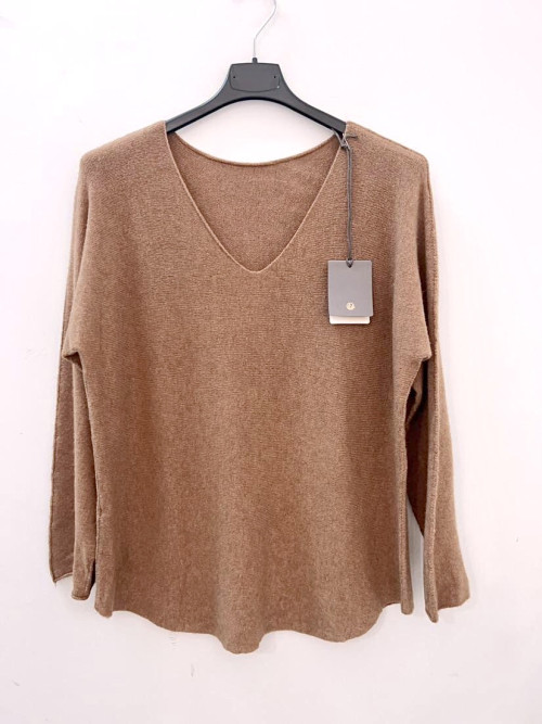 Pull fin col V coupe droite sans laine.