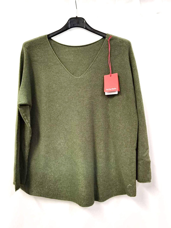 Pull fin col V coupe droite sans laine.