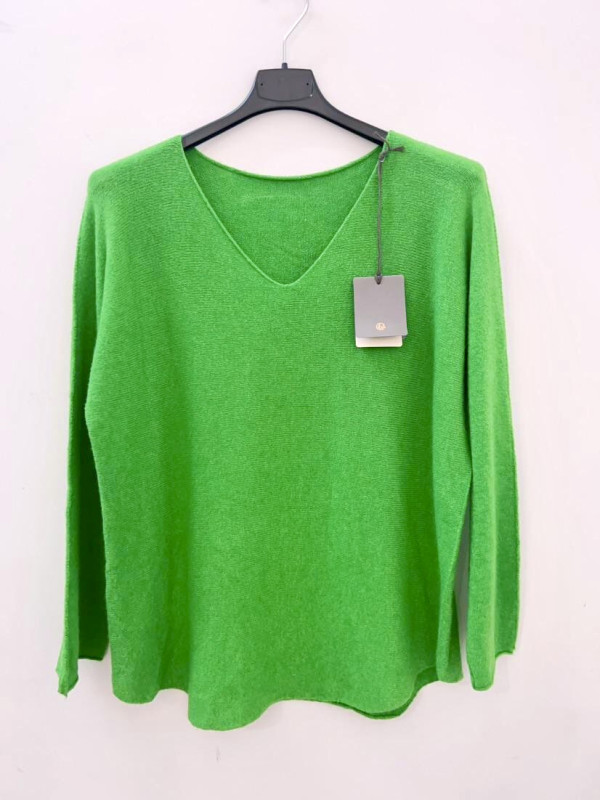 Pull fin col V coupe droite sans laine.