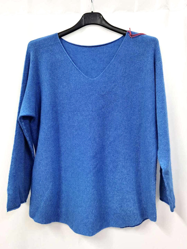 Pull fin col V coupe droite sans laine.