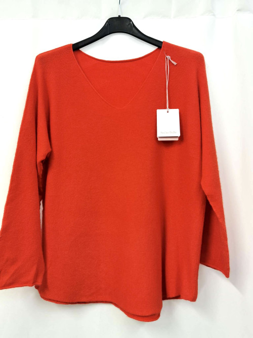 Pull fin col V coupe droite sans laine.