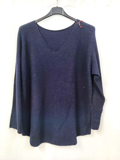 Pull fin col V coupe droite sans laine.
