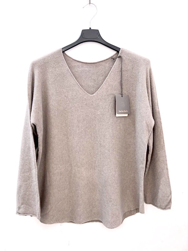 Pull fin col V coupe droite sans laine.