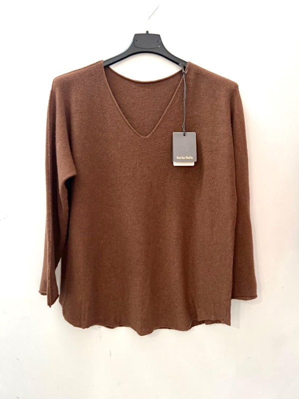 Pull fin col V coupe droite sans laine.