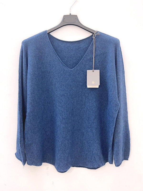 Pull fin col V coupe droite sans laine.