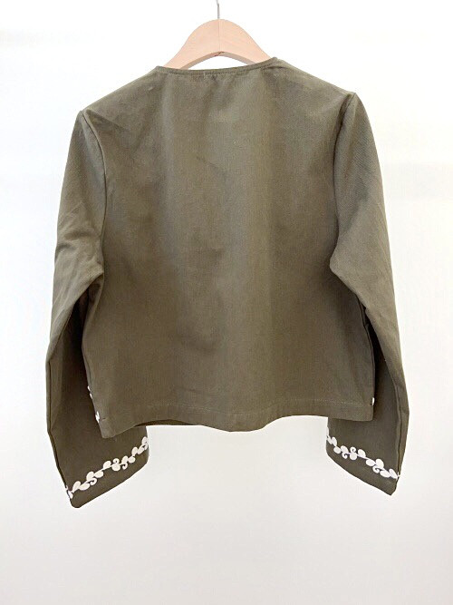 Veste brodée col rond manches longues
