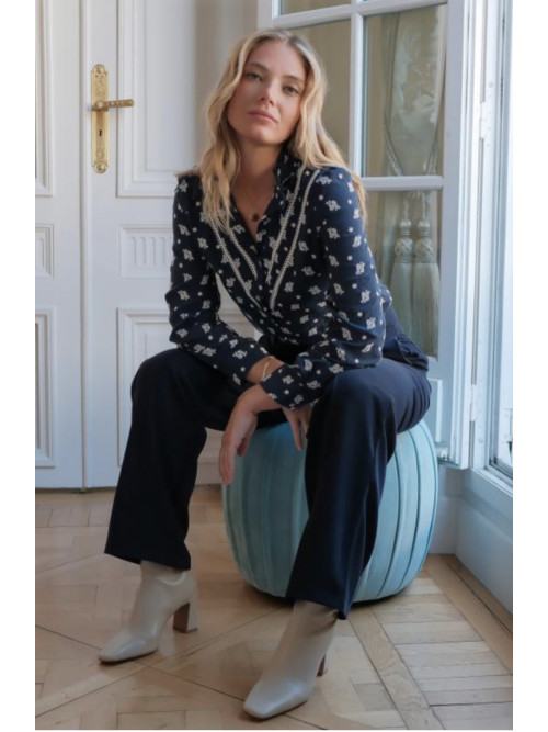 Chemise manches longues unie avec broderies fleurs