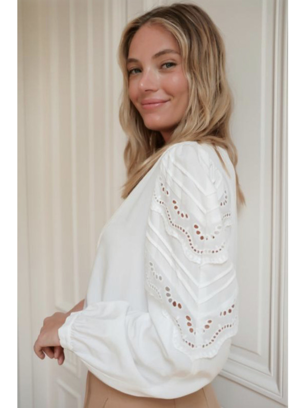 Chemise col V manches longues unie avec broderie anglaise