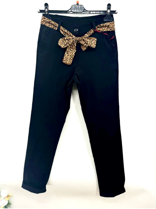 Pantalon slim stretch et bord poches avec un petit volant