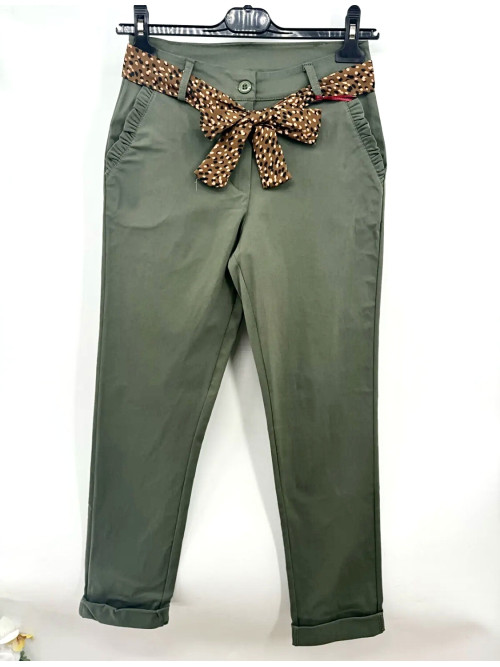 Pantalon slim stretch et bord poches avec un petit volant