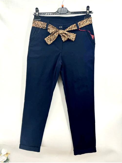 Pantalon slim stretch et bord poches avec un petit volant