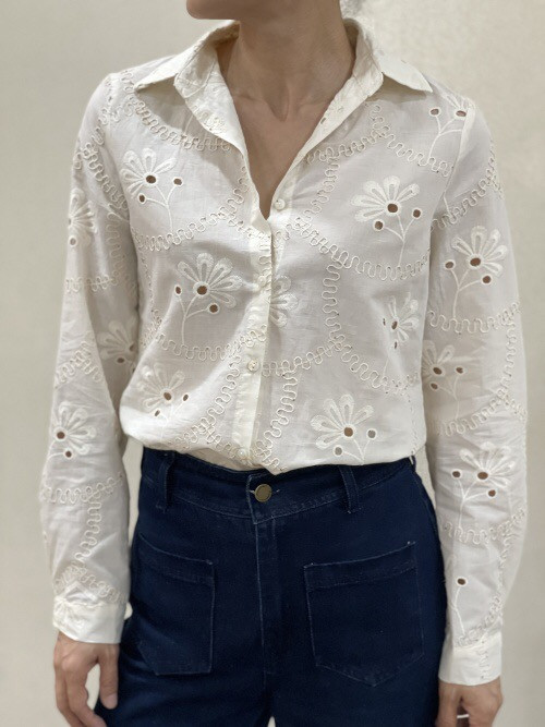 Chemise brodée fleurs et mini sequins dorés manches longues