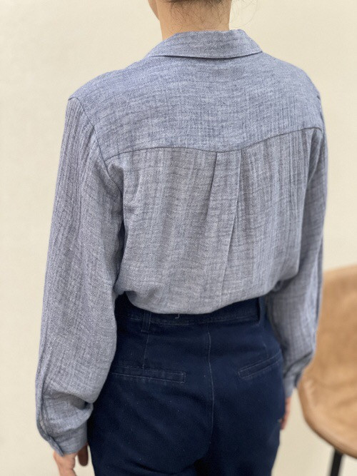 Chemise brodée couleur jean manches longues