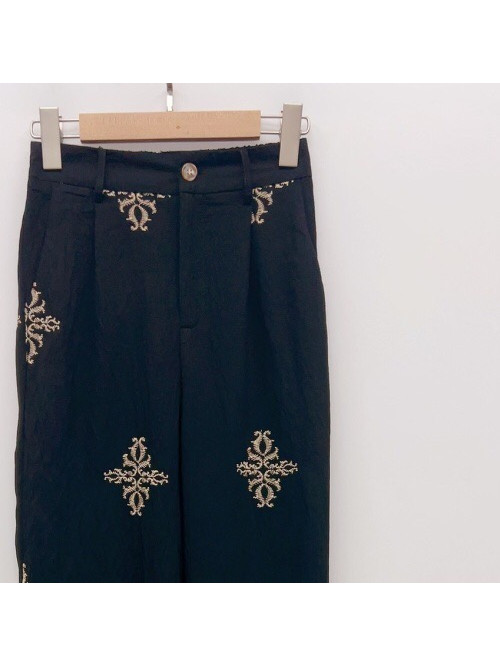 Pantalon motifs brodés