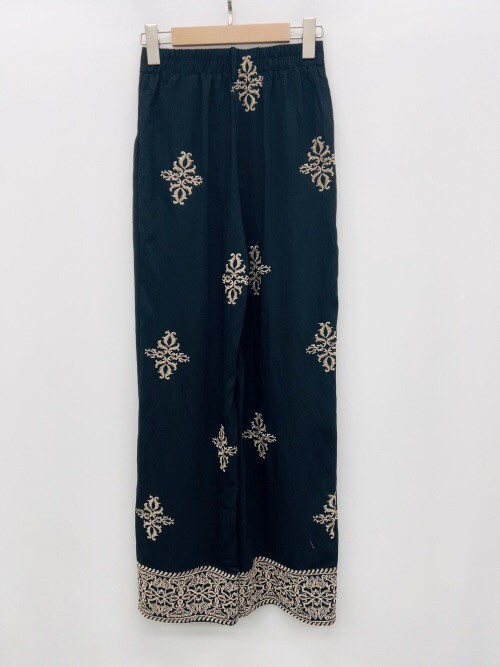 Pantalon motifs brodés