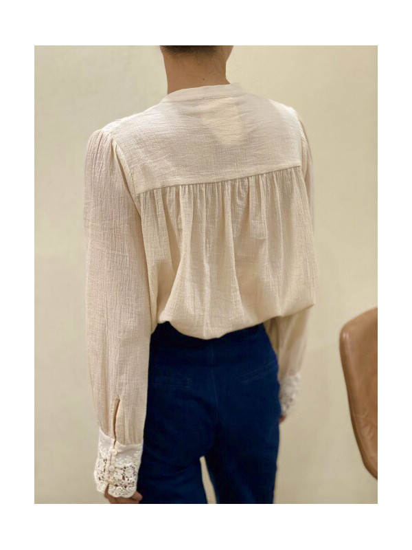 Chemise avec plastron guipure ajouré
