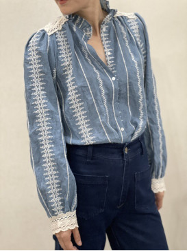 Chemise en chambray brodée...