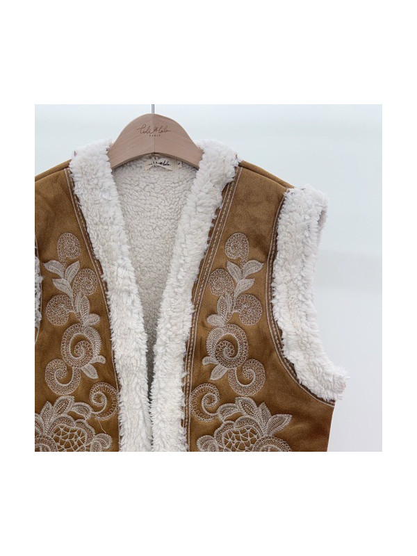 Gilet simili daim brodé