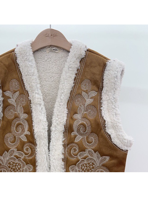Gilet simili daim brodé