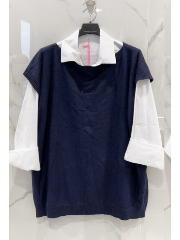 Pull et chemise superposés