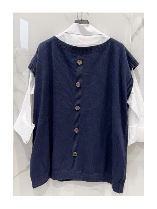 Pull et chemise superposés