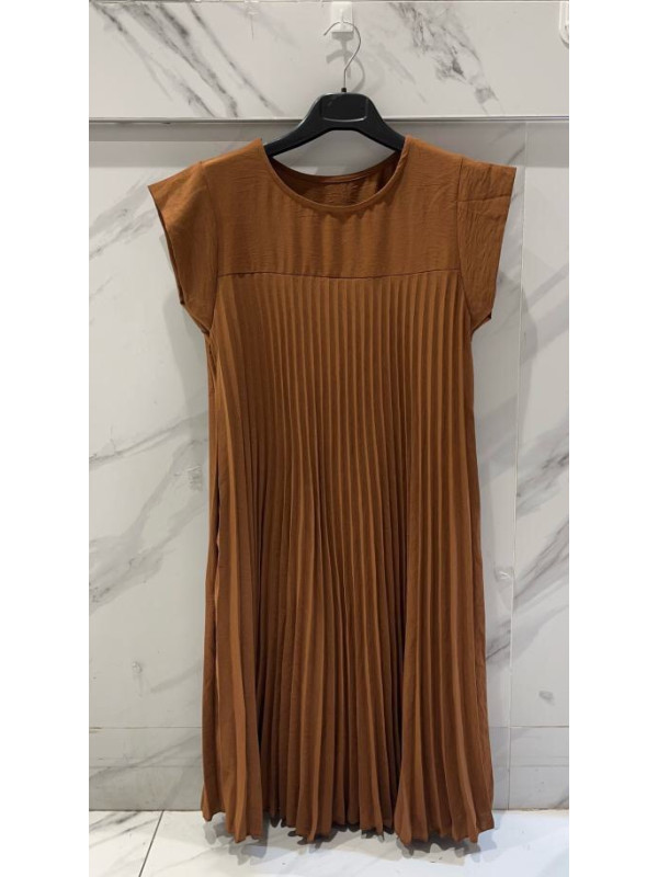 Robe plissée courte manches courtes