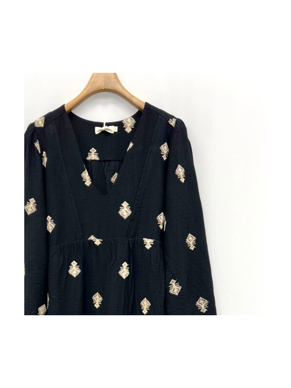 Robe courte col V motifs brodés