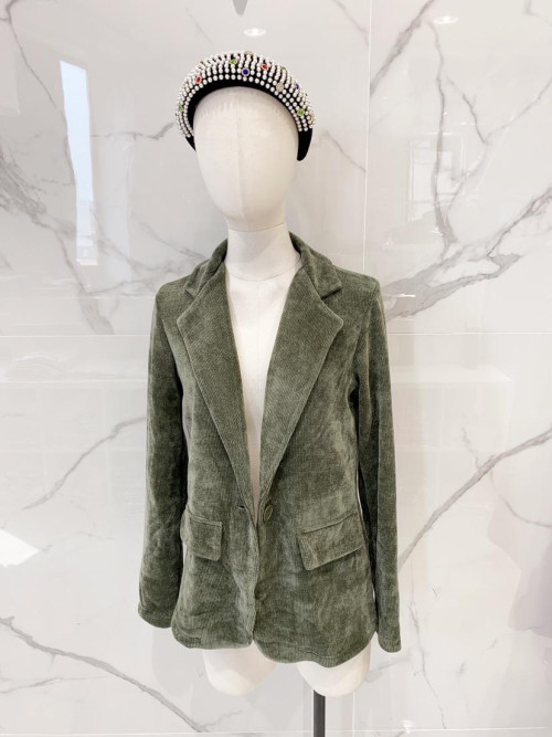Veste souple en maille velours boutonnée