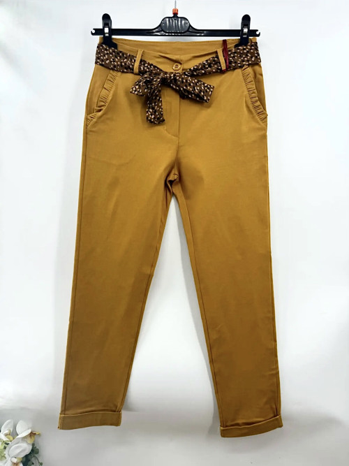 Pantalon slim stretch et bord poches avec un petit volant