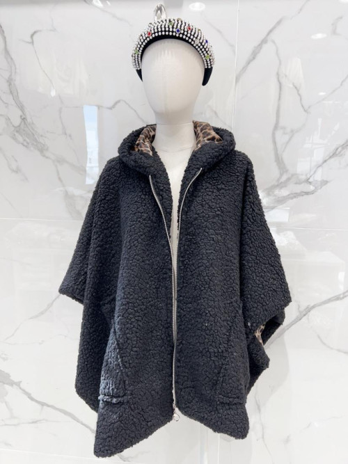 Manteau cape en teddy avec deux poches devant