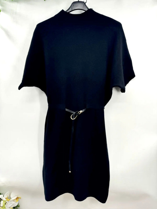 Robe courte en maille col montant ceinturée