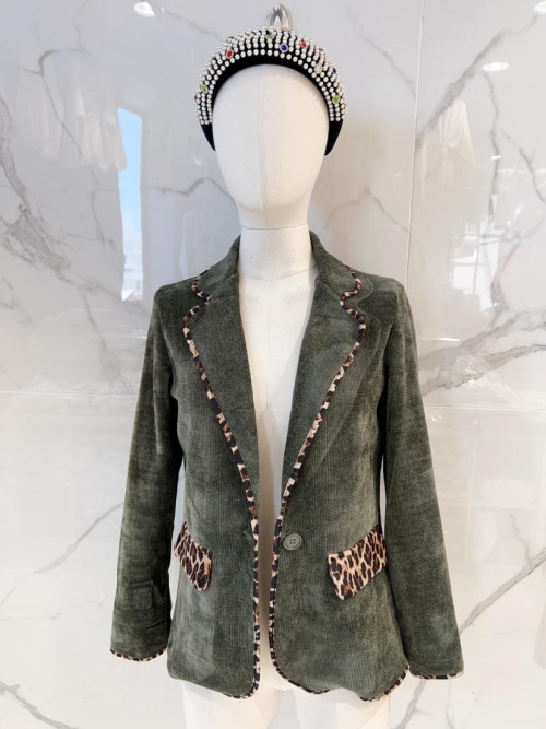 Veste souple en maille velours ganse léopard.