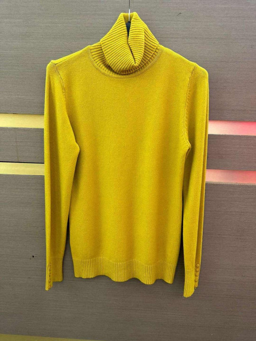 Pull col roulé manches longues avec petits boutons
